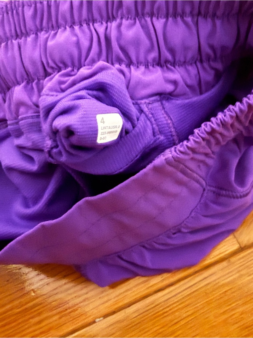 lululemon athletica Violet Running Shorts low rise 2.5 - Picture 3 of 3